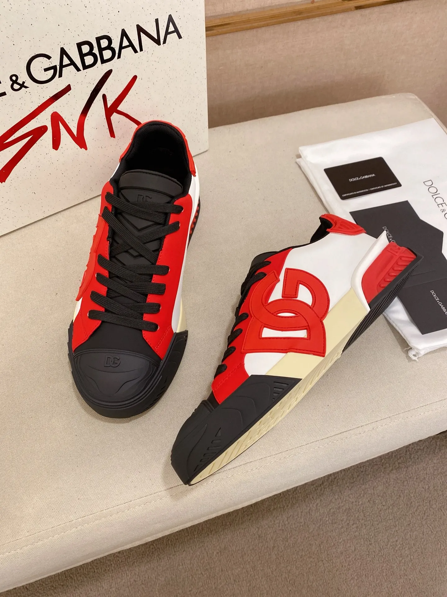 Men's shoes 💰: 660💰 (top quality) The latest sports style DG hot model recommendation, 👉 first launch of men's shoes 😻 I am really crazy about it, top design, impeccable comfort, absolute best-seller, imported cowhide upper, full cowhide lining🐂. Original replica, the latest cool outsole 💥👟Number of codes: 38-44 (45/custom-made, non-refundable)